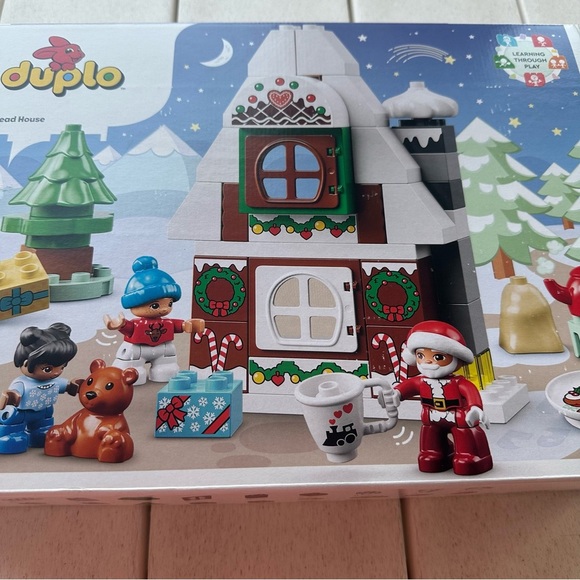 Can ship Dec 4 LEGO DUPLO Santa’s Gingerbread House 10976 – 50 pcs, Ages 2+ - Picture 5 of 10